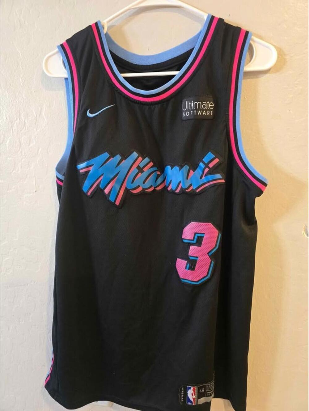 NBA Miami Heat Dwyane Wade Jersey Men's Size Large